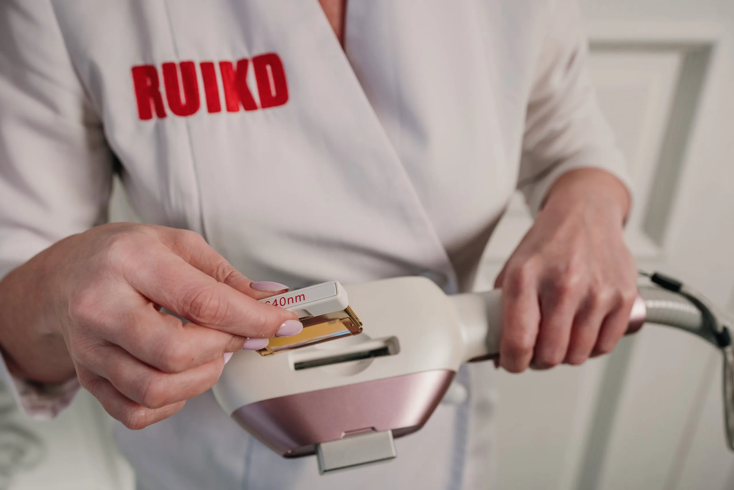Лечение акне на аппарате BBi MULA 1
